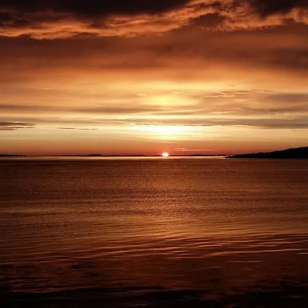 House With Midnight Sun View In Lofoten Feriehus Rystad