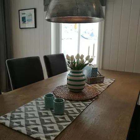 House With Midnight Sun View In Lofoten 度假居 *